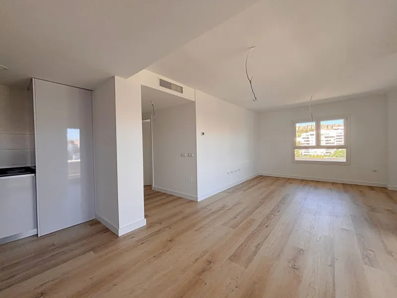 Experience contemporary living in this elegant new-build 3-bedroom, 2-bathroom apartment located in the prestigious area of Nueva Andalucía, Marbella. Known as the renowned Golf Valley, Nueva Andalucía offers the perfect mix of tranquility, exclusivity, a