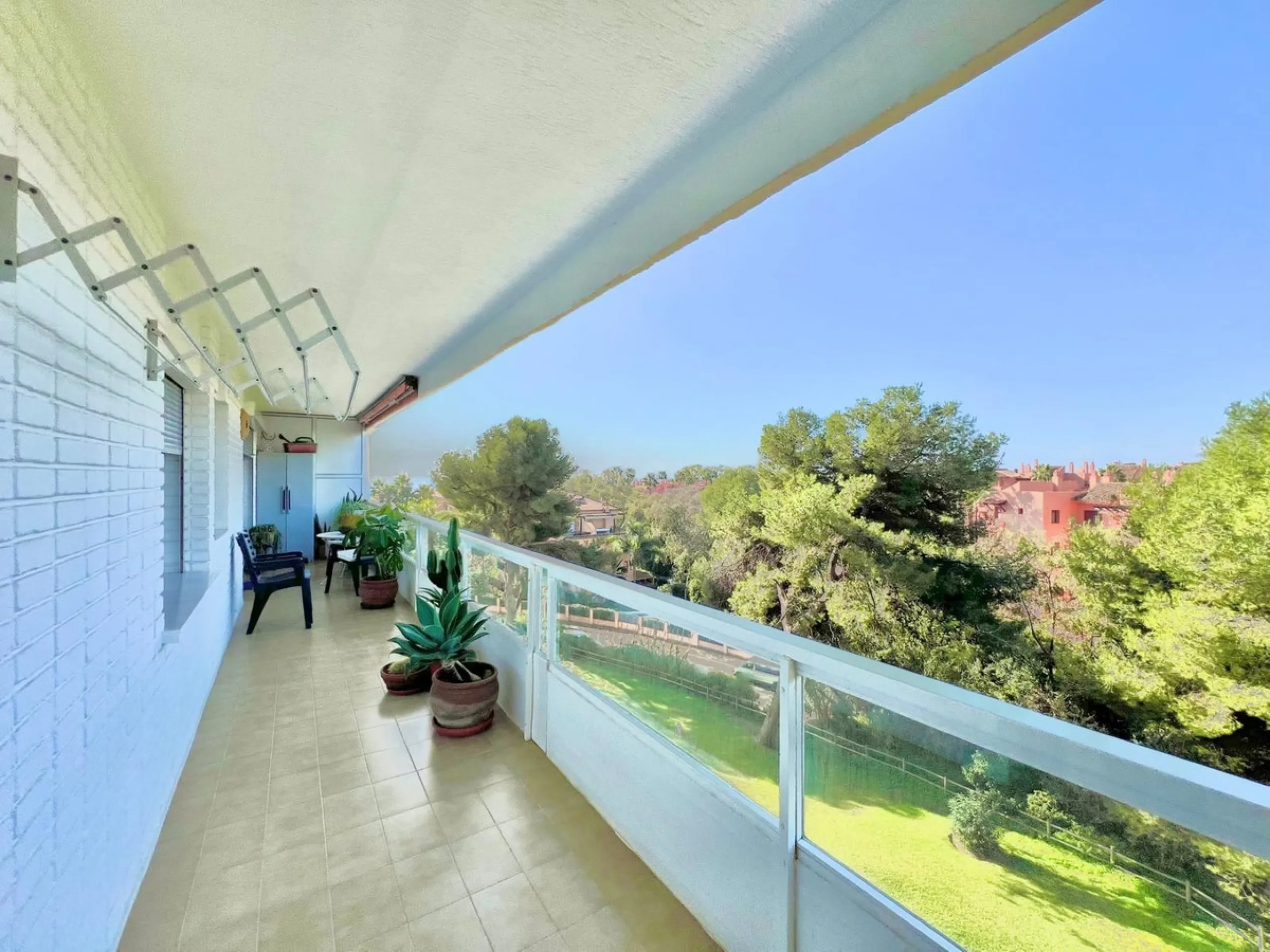 Apartment - Middle Floor Apartment в продаже в Marbella, Málaga. В доме 2 спален и 1 ванных комнат. Площадь дома 84 м²