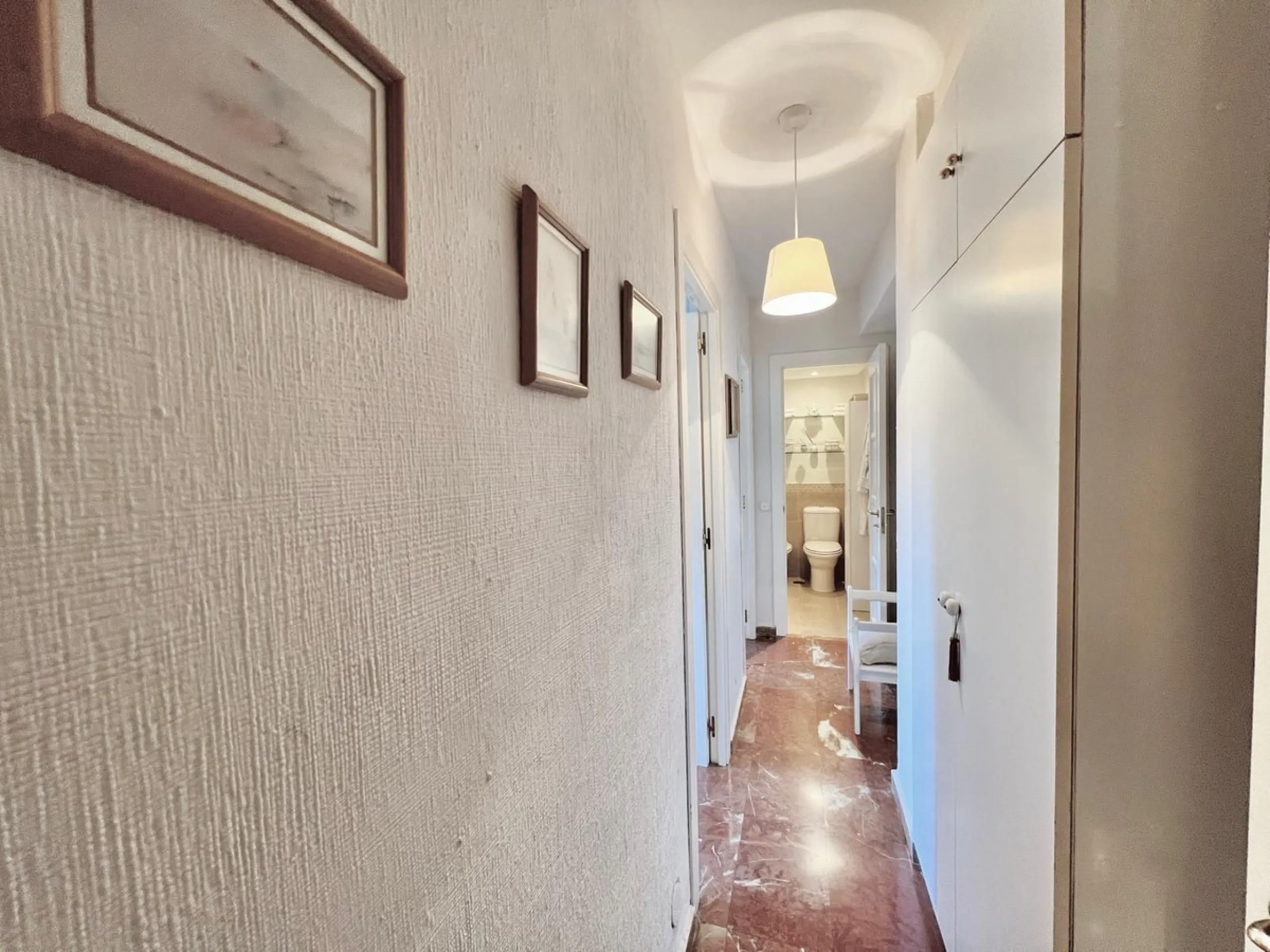 Apartment - Middle Floor Apartment в продаже в Marbella, Málaga. В доме 2 спален и 1 ванных комнат. Площадь дома 84 м²