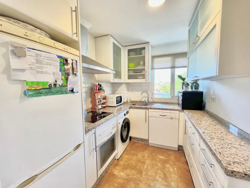 Apartment - Middle Floor Apartment в продаже в Marbella, Málaga. В доме 2 спален и 1 ванных комнат. Площадь дома 84 м²