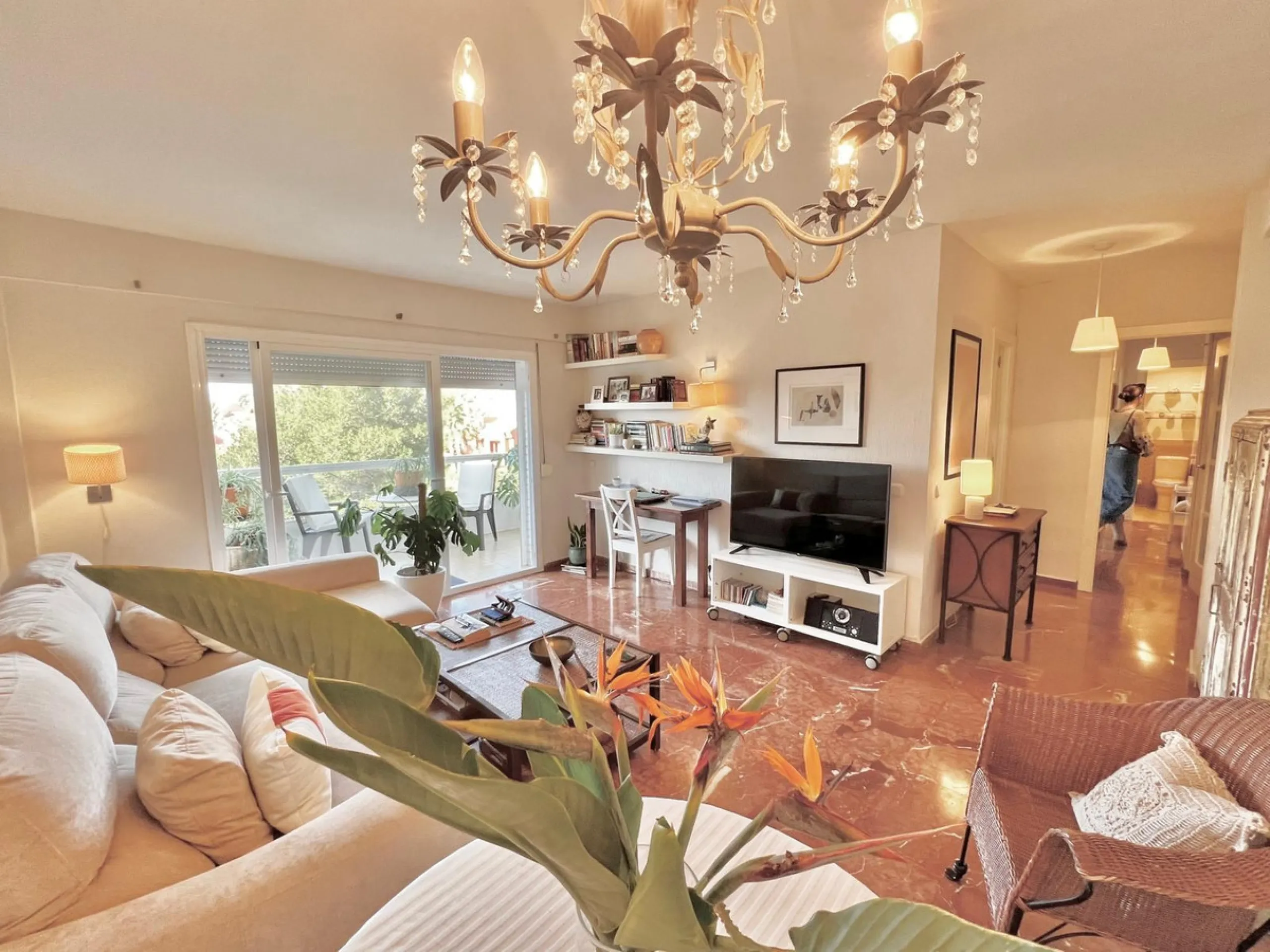 Apartment - Middle Floor Apartment в продаже в Marbella, Málaga. В доме 2 спален и 1 ванных комнат. Площадь дома 84 м²