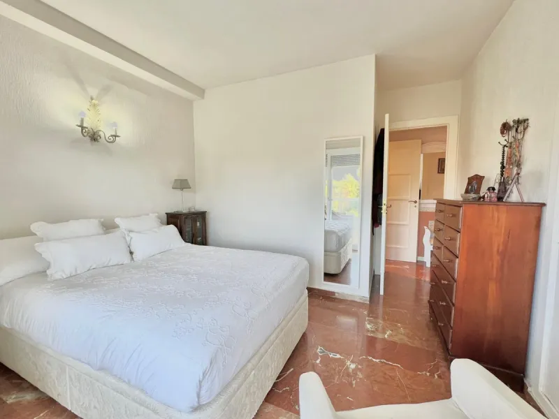 Apartment - Middle Floor Apartment в продаже в Marbella, Málaga. В доме 2 спален и 1 ванных комнат. Площадь дома 84 м²