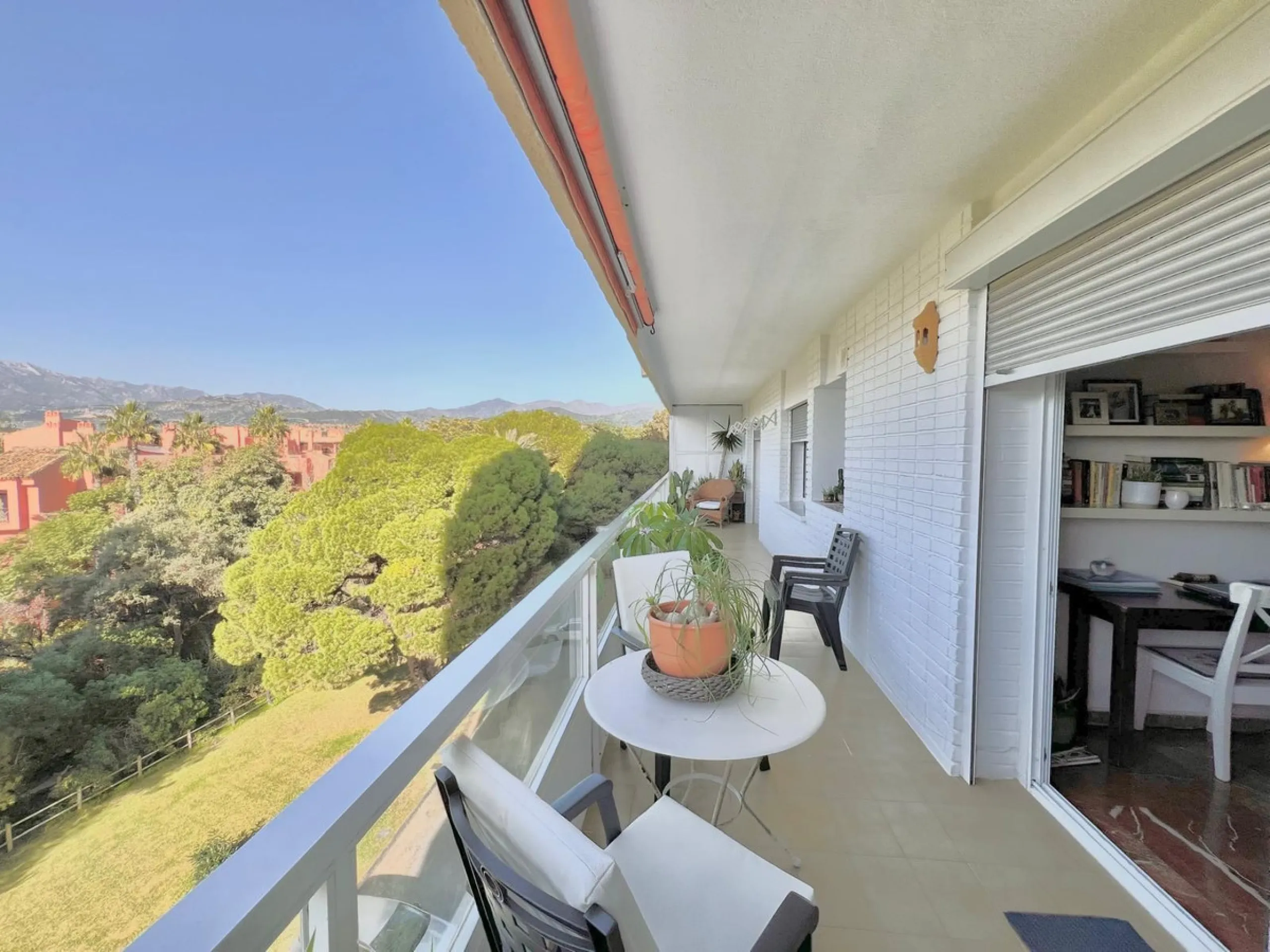 Apartment - Middle Floor Apartment в продаже в Marbella, Málaga. В доме 2 спален и 1 ванных комнат. Площадь дома 84 м²