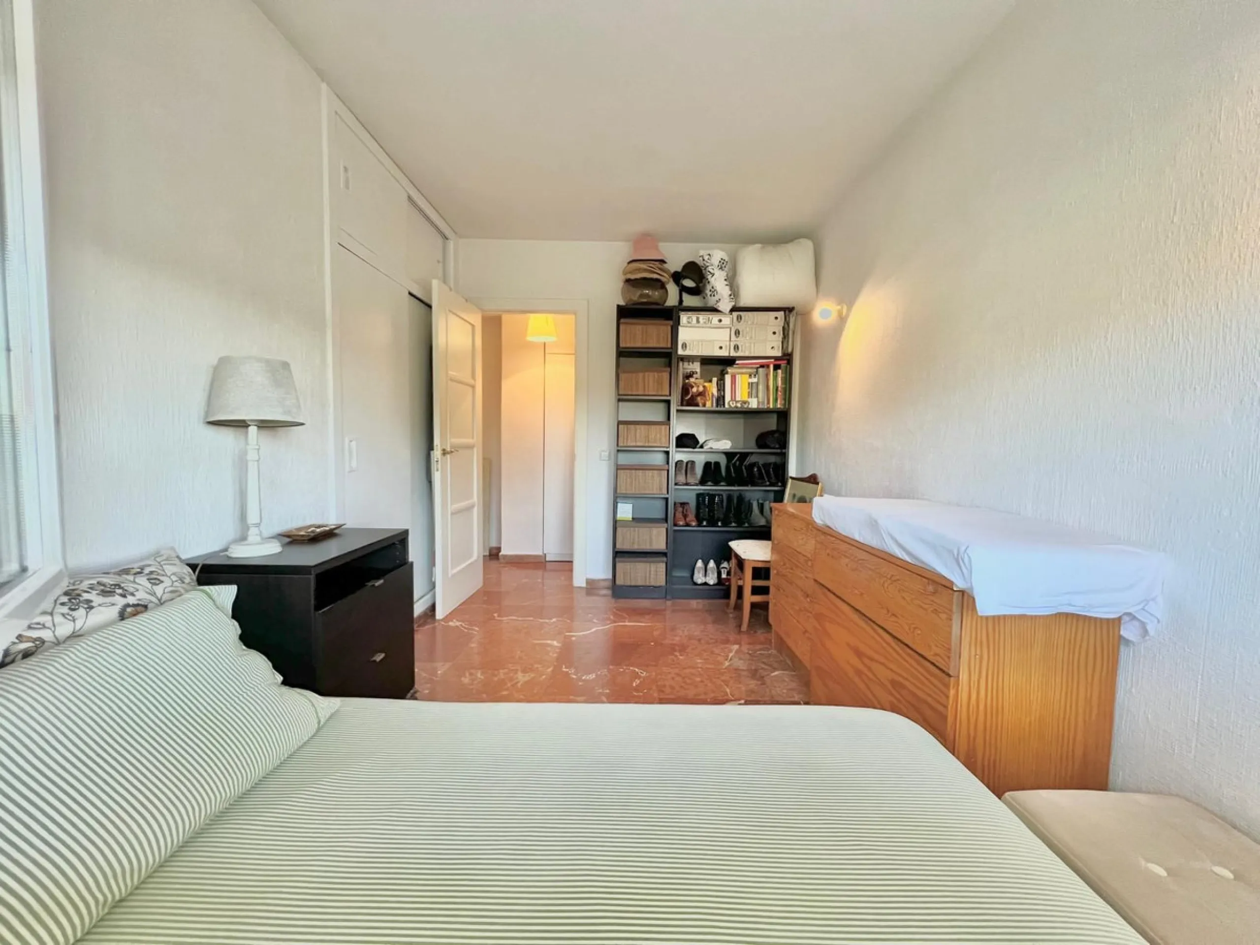 Apartment - Middle Floor Apartment в продаже в Marbella, Málaga. В доме 2 спален и 1 ванных комнат. Площадь дома 84 м²