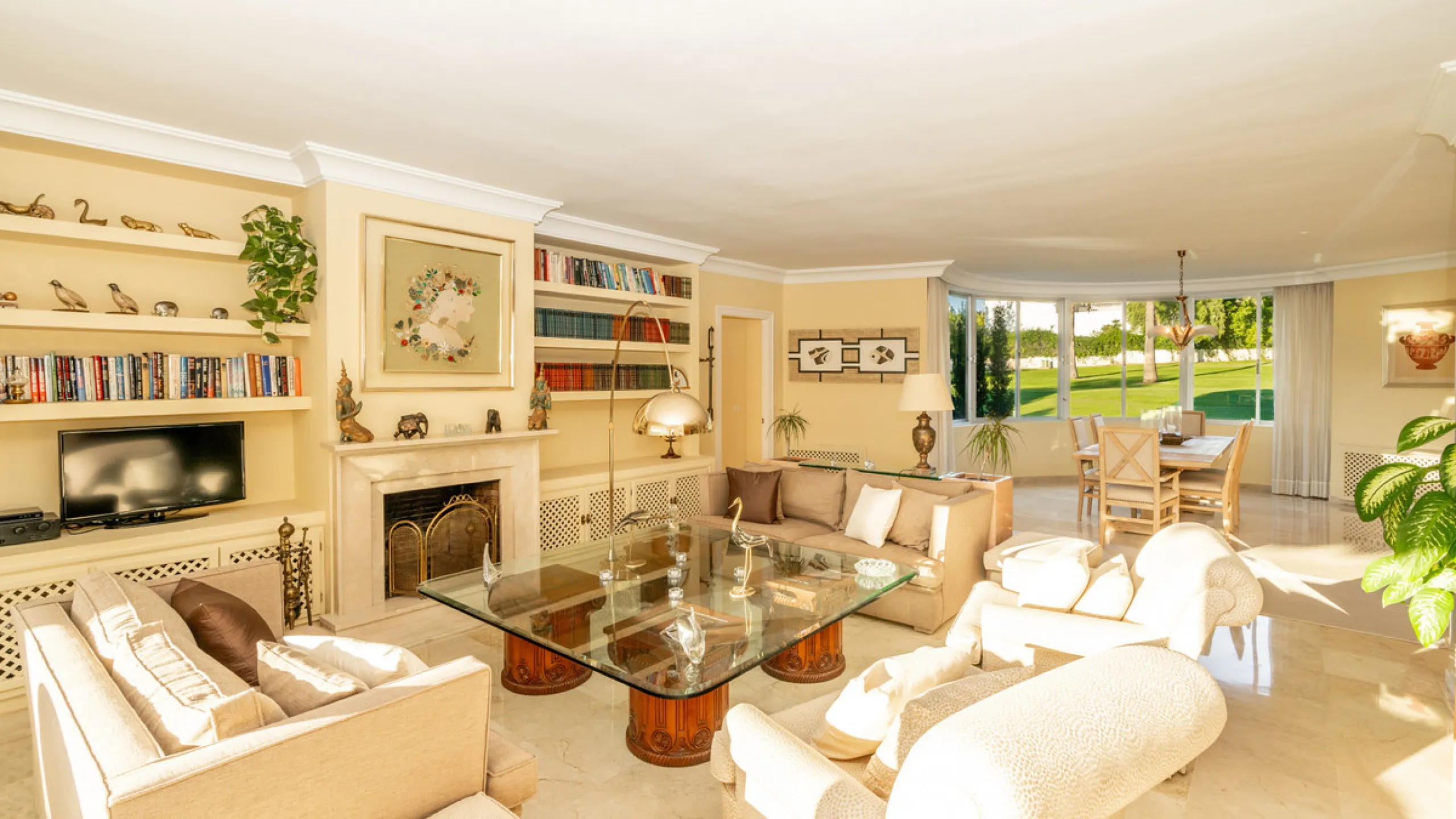 Apartment - Ground Floor Apartment в продаже в Marbella, Málaga. В доме 3 спален и 3 ванных комнат. Площадь дома 196 м²