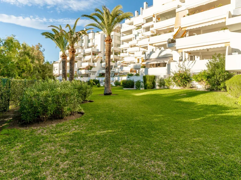 Apartment - Ground Floor Apartment в продаже в Marbella, Málaga. В доме 3 спален и 3 ванных комнат. Площадь дома 196 м²