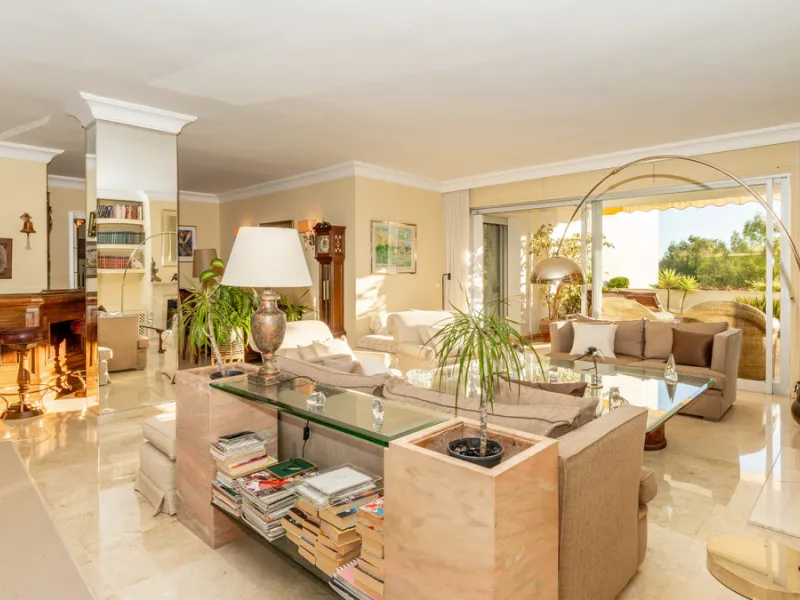 Apartment - Ground Floor Apartment в продаже в Marbella, Málaga. В доме 3 спален и 3 ванных комнат. Площадь дома 196 м²