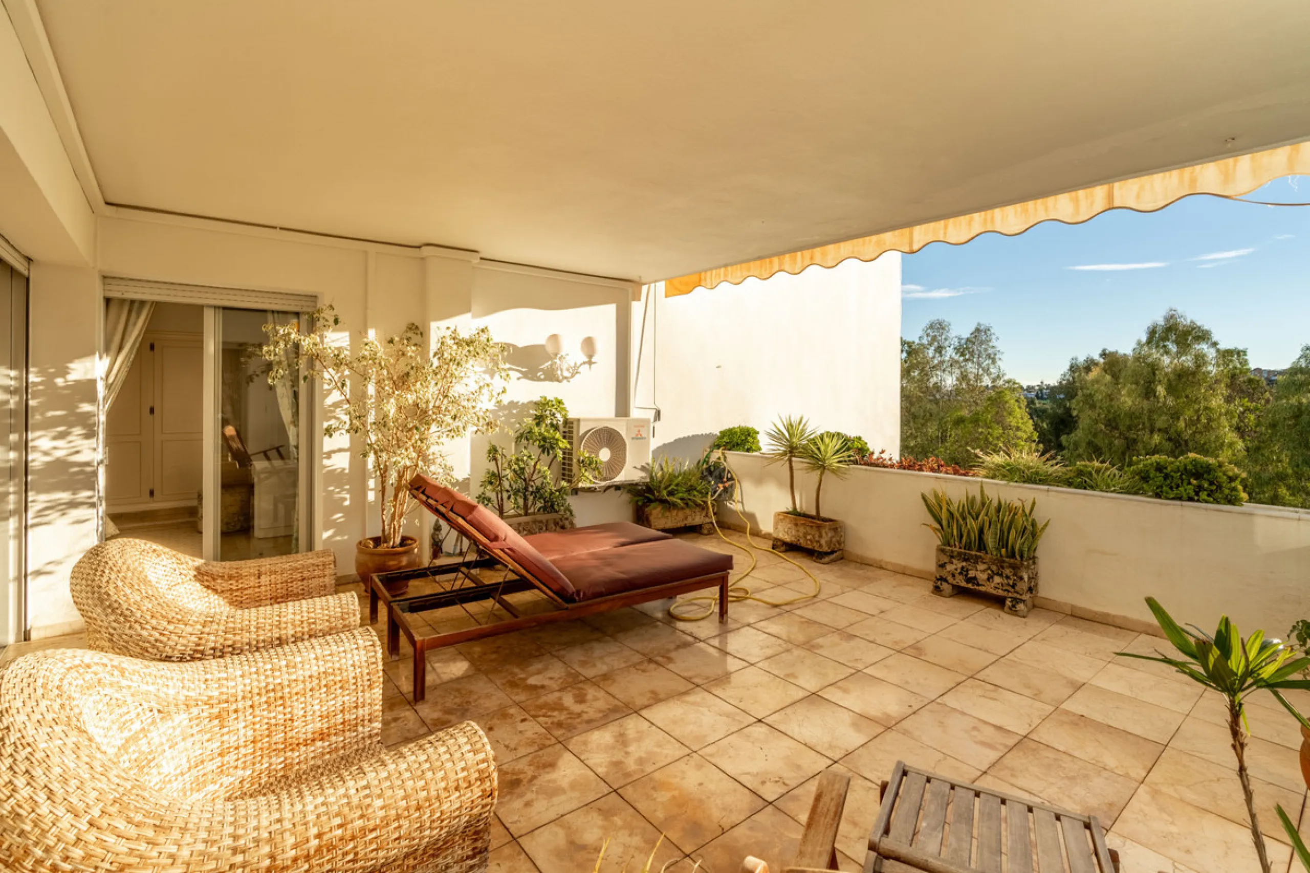 Apartment - Ground Floor Apartment в продаже в Marbella, Málaga. В доме 3 спален и 3 ванных комнат. Площадь дома 196 м²