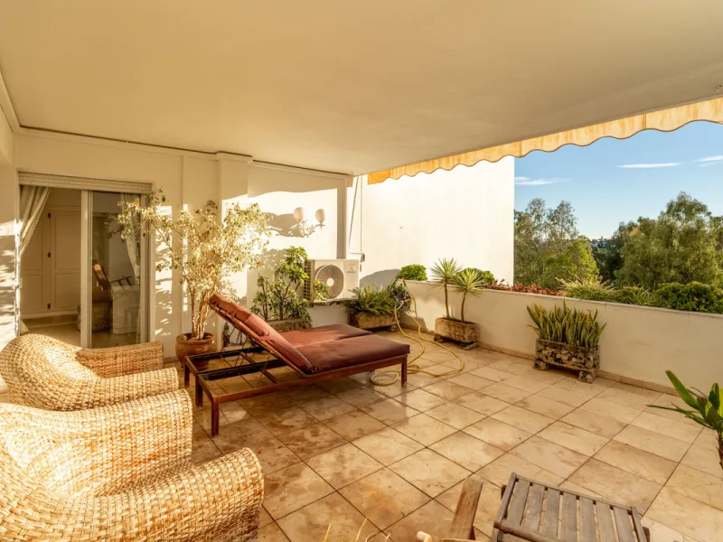 Apartment - Ground Floor Apartment в продаже в Marbella, Málaga. В доме 3 спален и 3 ванных комнат. Площадь дома 196 м²