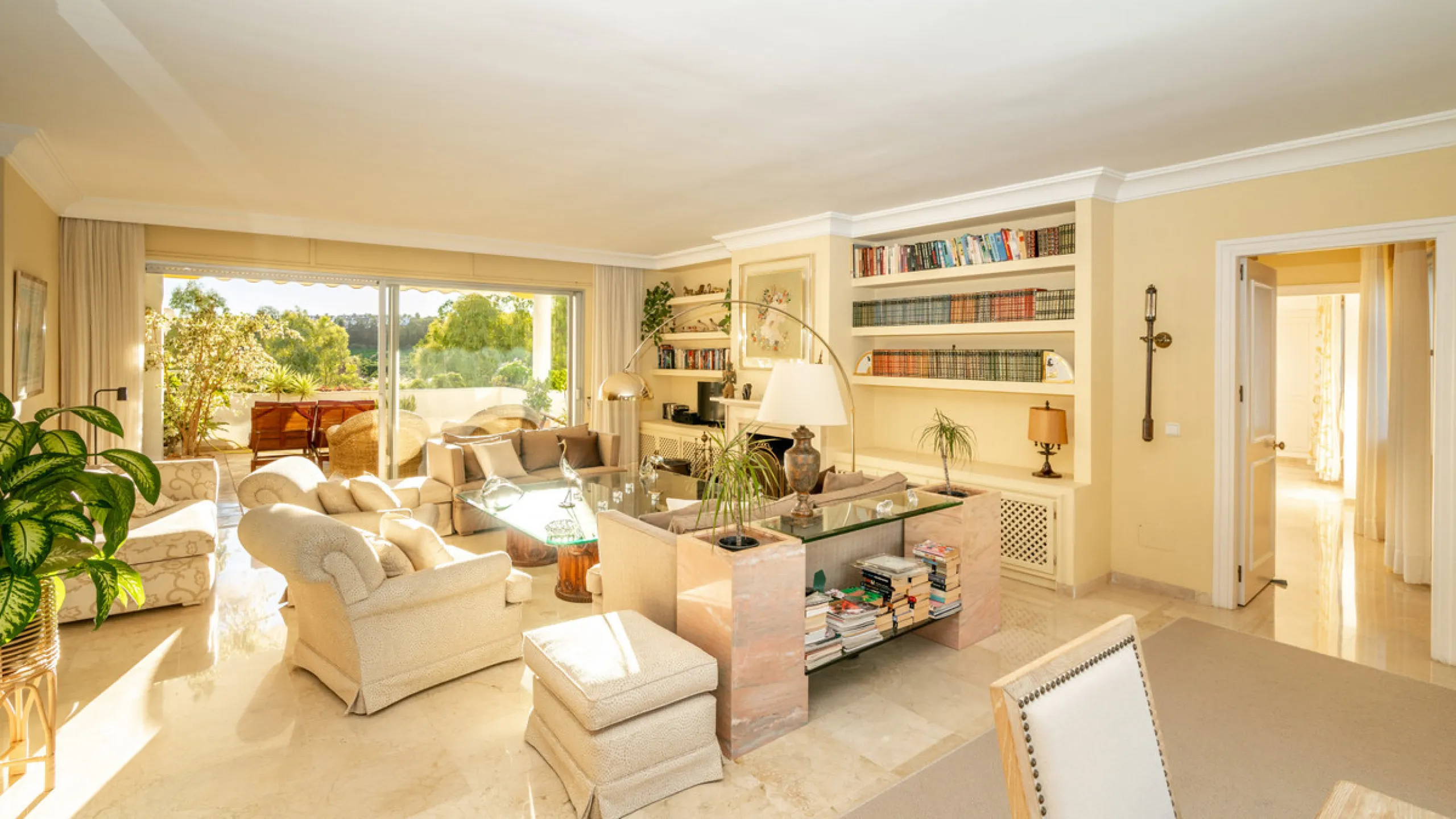 Apartment - Ground Floor Apartment в продаже в Marbella, Málaga. В доме 3 спален и 3 ванных комнат. Площадь дома 196 м²