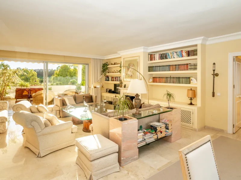 Apartment - Ground Floor Apartment в продаже в Marbella, Málaga. В доме 3 спален и 3 ванных комнат. Площадь дома 196 м²