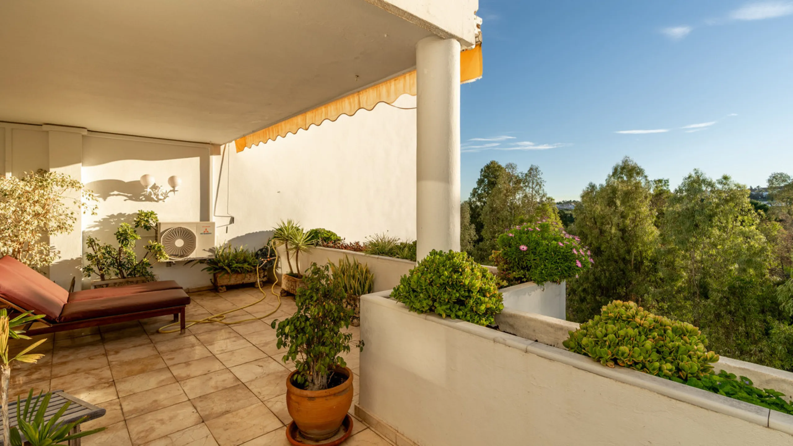 Apartment - Ground Floor Apartment в продаже в Marbella, Málaga. В доме 3 спален и 3 ванных комнат. Площадь дома 196 м²