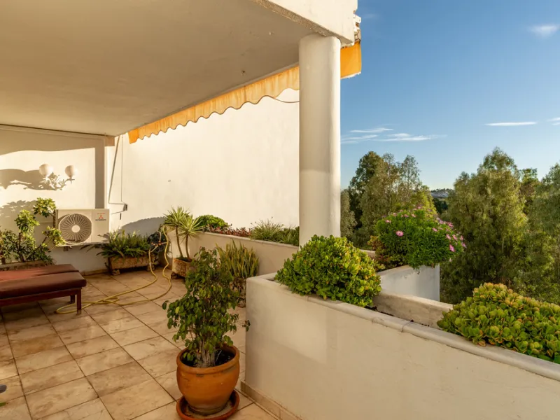 Apartment - Ground Floor Apartment в продаже в Marbella, Málaga. В доме 3 спален и 3 ванных комнат. Площадь дома 196 м²