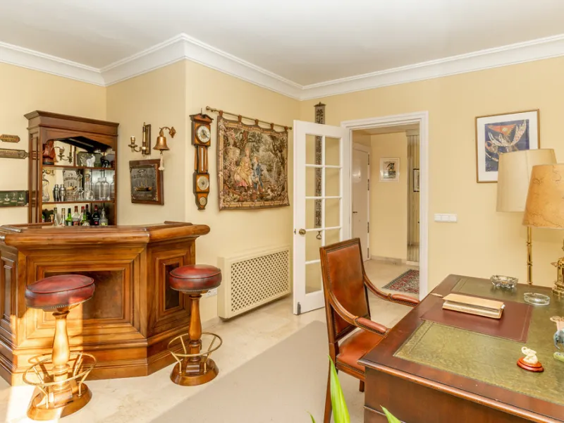Apartment - Ground Floor Apartment в продаже в Marbella, Málaga. В доме 3 спален и 3 ванных комнат. Площадь дома 196 м²
