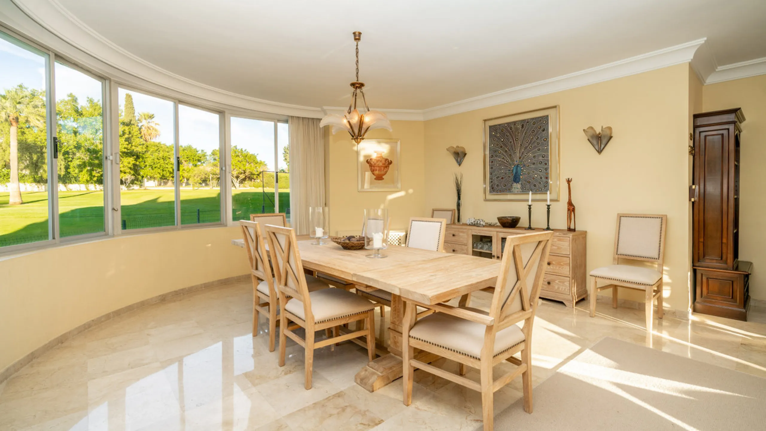 Apartment - Ground Floor Apartment в продаже в Marbella, Málaga. В доме 3 спален и 3 ванных комнат. Площадь дома 196 м²