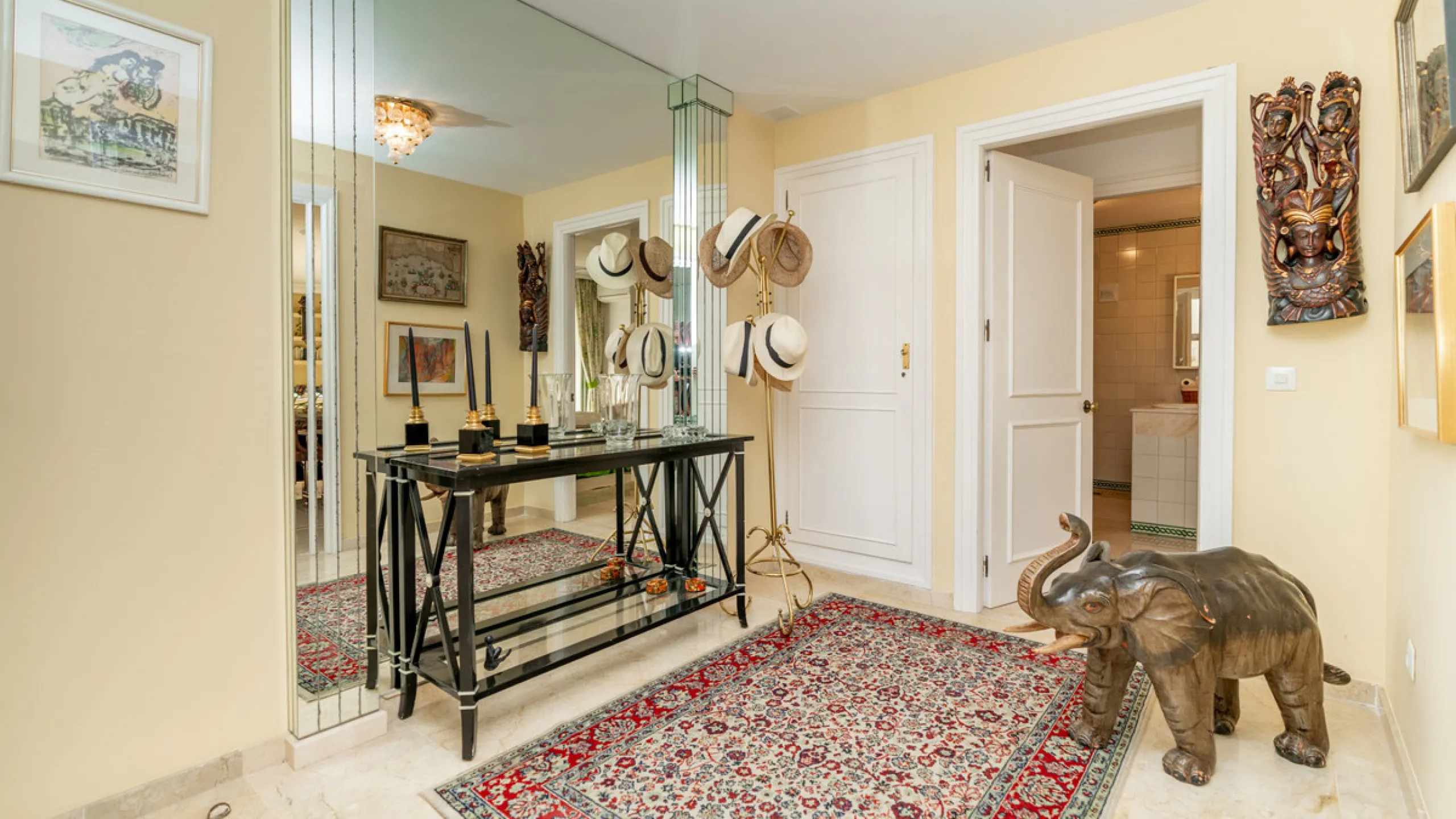 Apartment - Ground Floor Apartment в продаже в Marbella, Málaga. В доме 3 спален и 3 ванных комнат. Площадь дома 196 м²