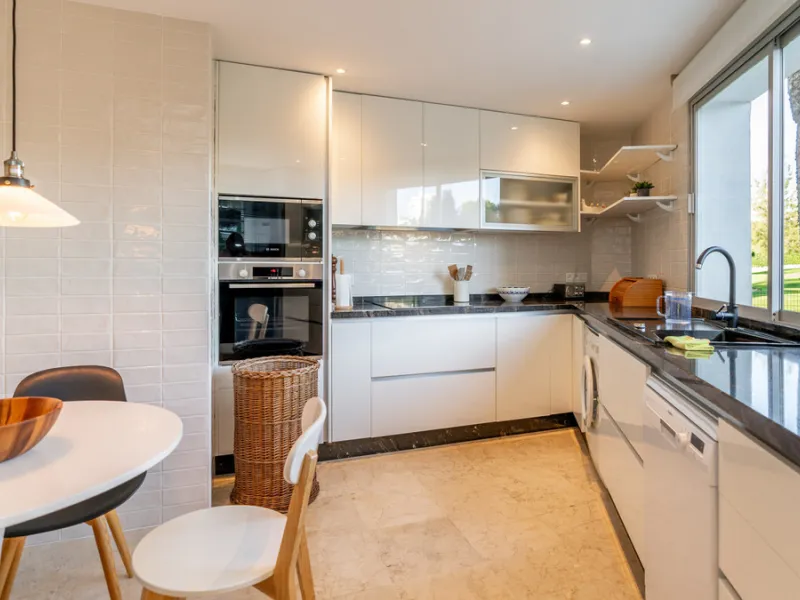 Apartment - Ground Floor Apartment в продаже в Marbella, Málaga. В доме 3 спален и 3 ванных комнат. Площадь дома 196 м²