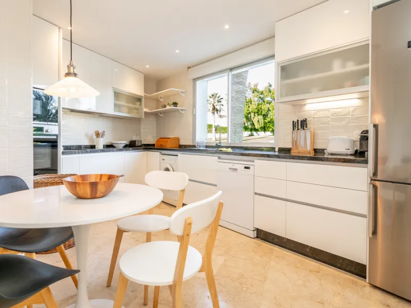 Apartment - Ground Floor Apartment в продаже в Marbella, Málaga. В доме 3 спален и 3 ванных комнат. Площадь дома 196 м²