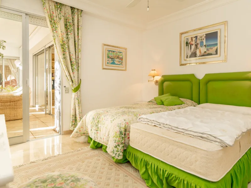 Apartment - Ground Floor Apartment в продаже в Marbella, Málaga. В доме 3 спален и 3 ванных комнат. Площадь дома 196 м²