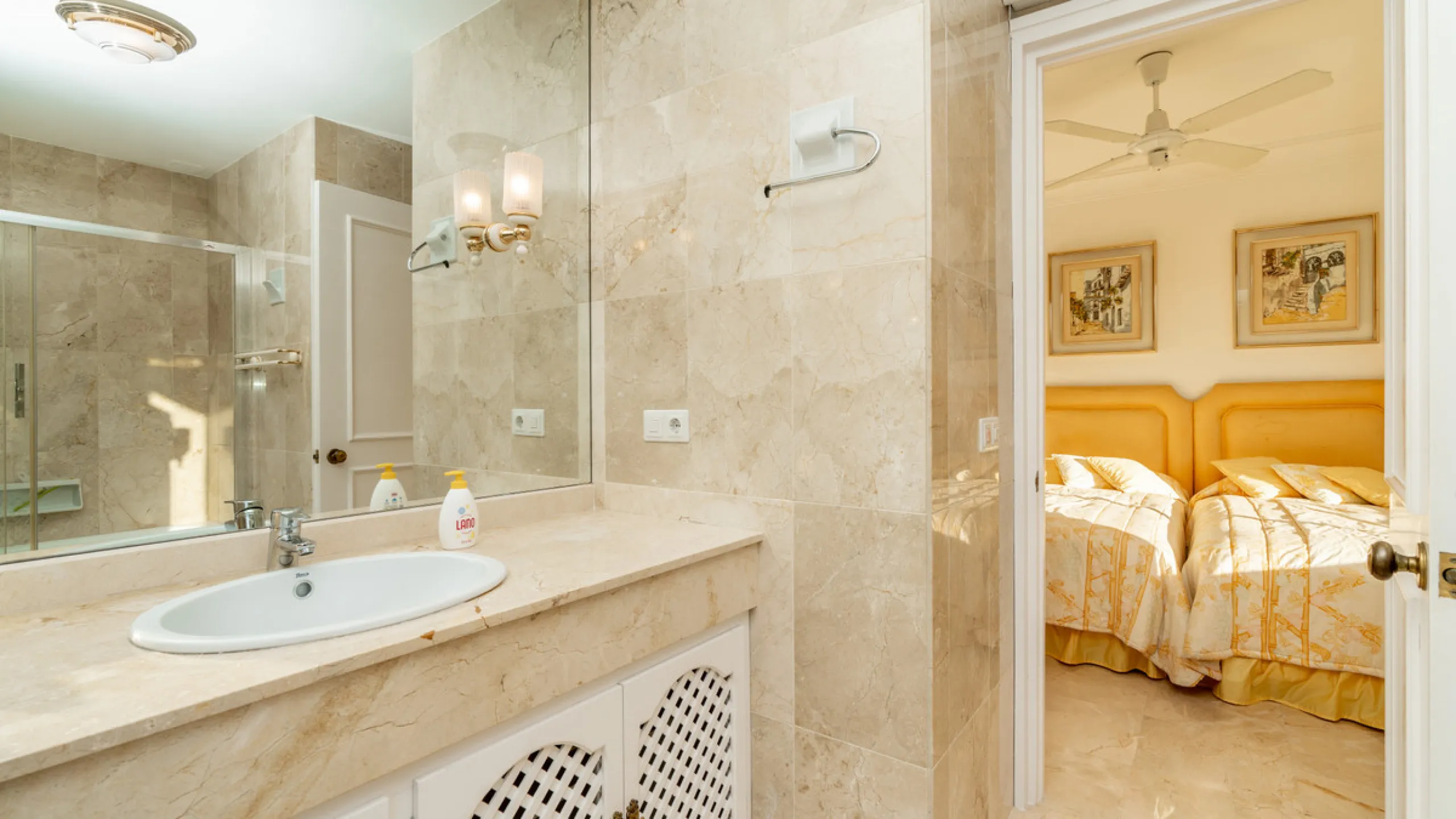 Apartment - Ground Floor Apartment в продаже в Marbella, Málaga. В доме 3 спален и 3 ванных комнат. Площадь дома 196 м²