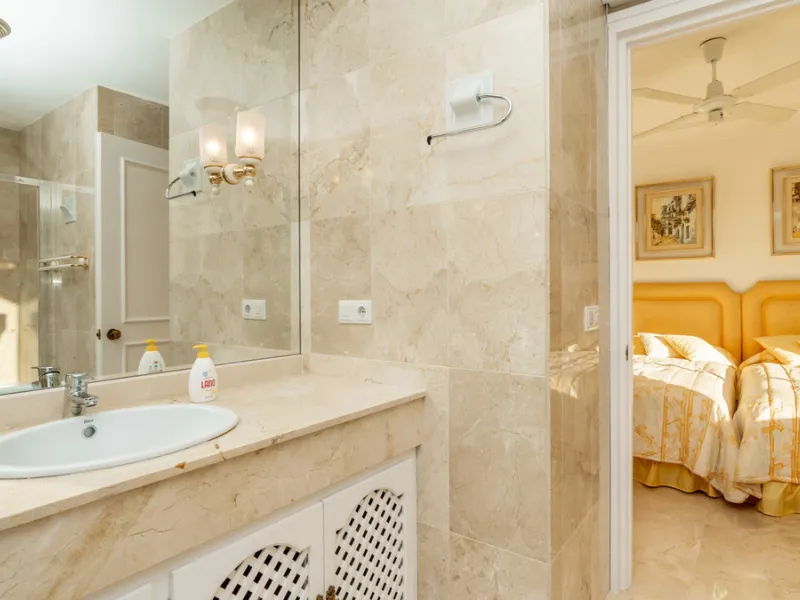 Apartment - Ground Floor Apartment в продаже в Marbella, Málaga. В доме 3 спален и 3 ванных комнат. Площадь дома 196 м²