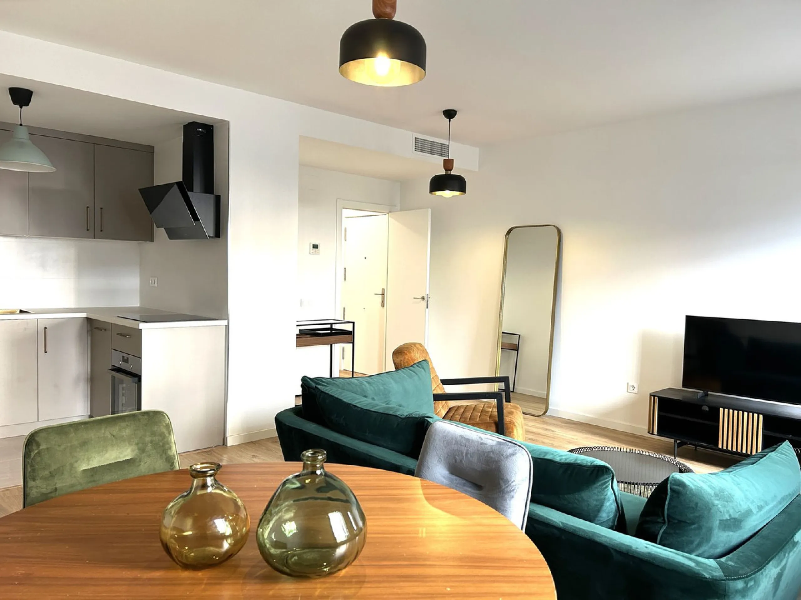 Apartment - Ground Floor Apartment в продаже в Málaga, Málaga. В доме 2 спален и 1 ванных комнат. Площадь дома 79 м²