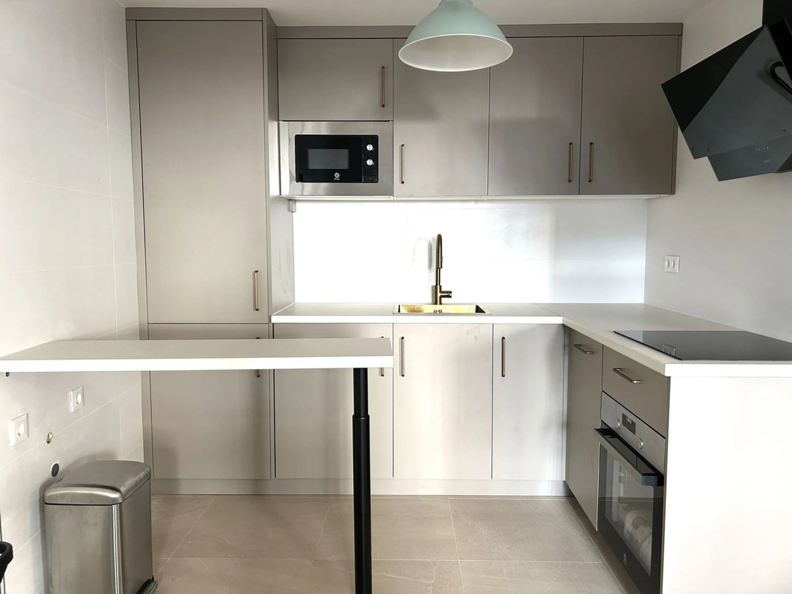 Apartment - Ground Floor Apartment в продаже в Málaga, Málaga. В доме 2 спален и 1 ванных комнат. Площадь дома 79 м²
