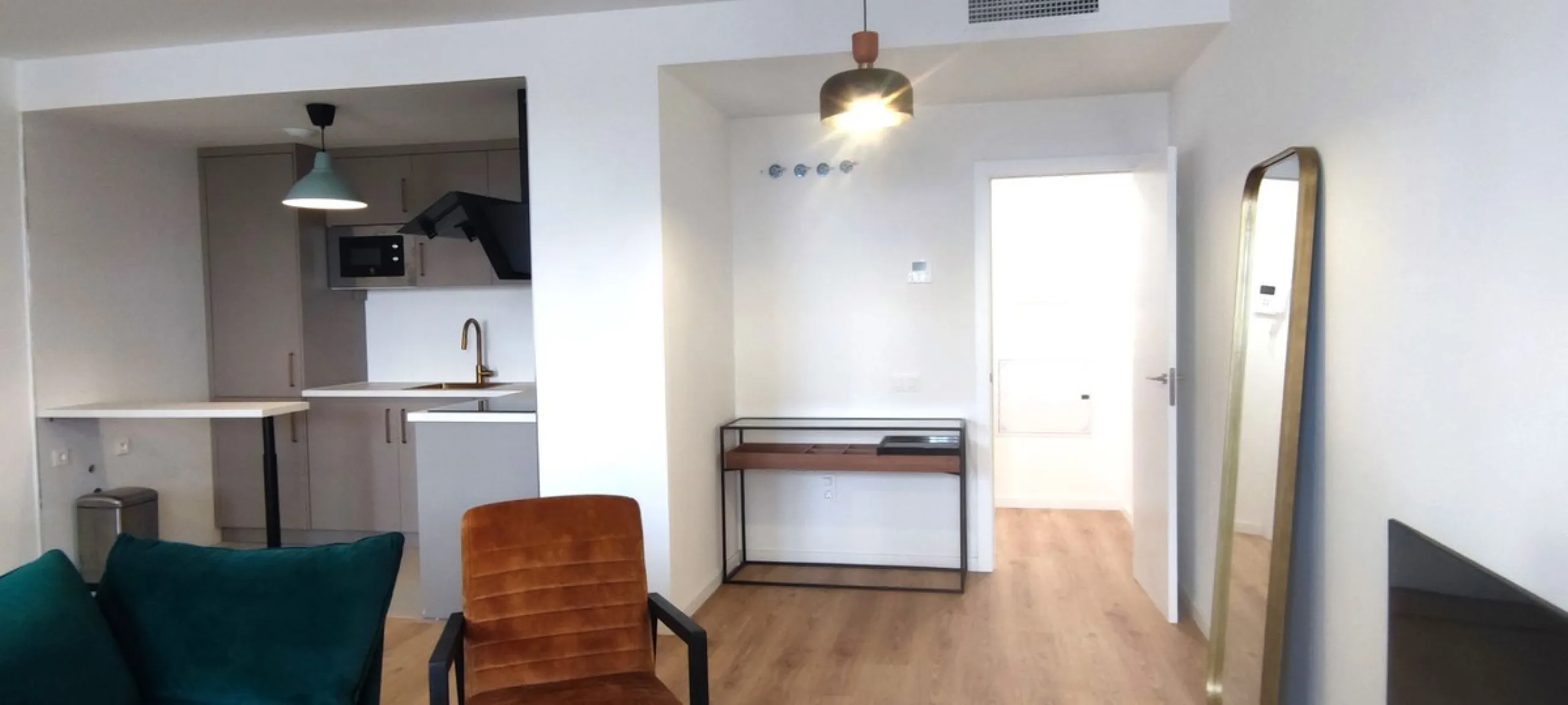 Apartment - Ground Floor Apartment в продаже в Málaga, Málaga. В доме 2 спален и 1 ванных комнат. Площадь дома 79 м²