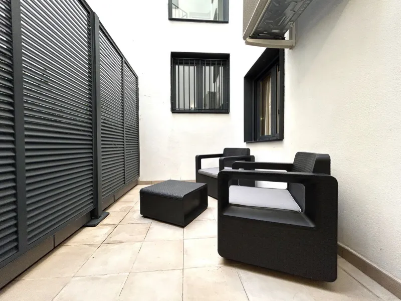 Apartment - Ground Floor Apartment в продаже в Málaga, Málaga. В доме 2 спален и 1 ванных комнат. Площадь дома 79 м²