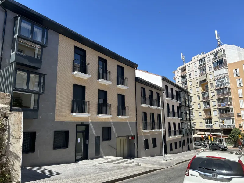 Apartment - Ground Floor Apartment в продаже в Málaga, Málaga. В доме 2 спален и 1 ванных комнат. Площадь дома 79 м²