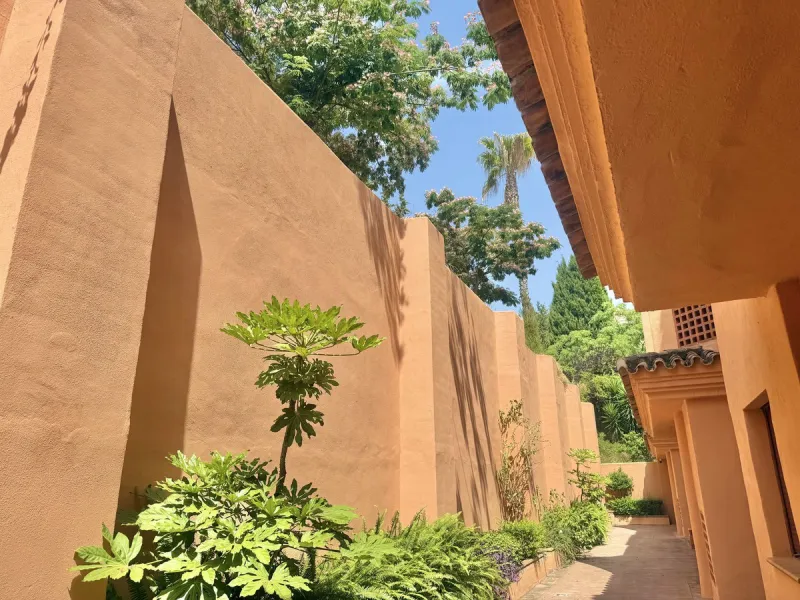 A stunning 2-bedroom, 2-bathroom, first floor apartment in a wonderful resort, offering Sea, Golf, and Mountain Views.