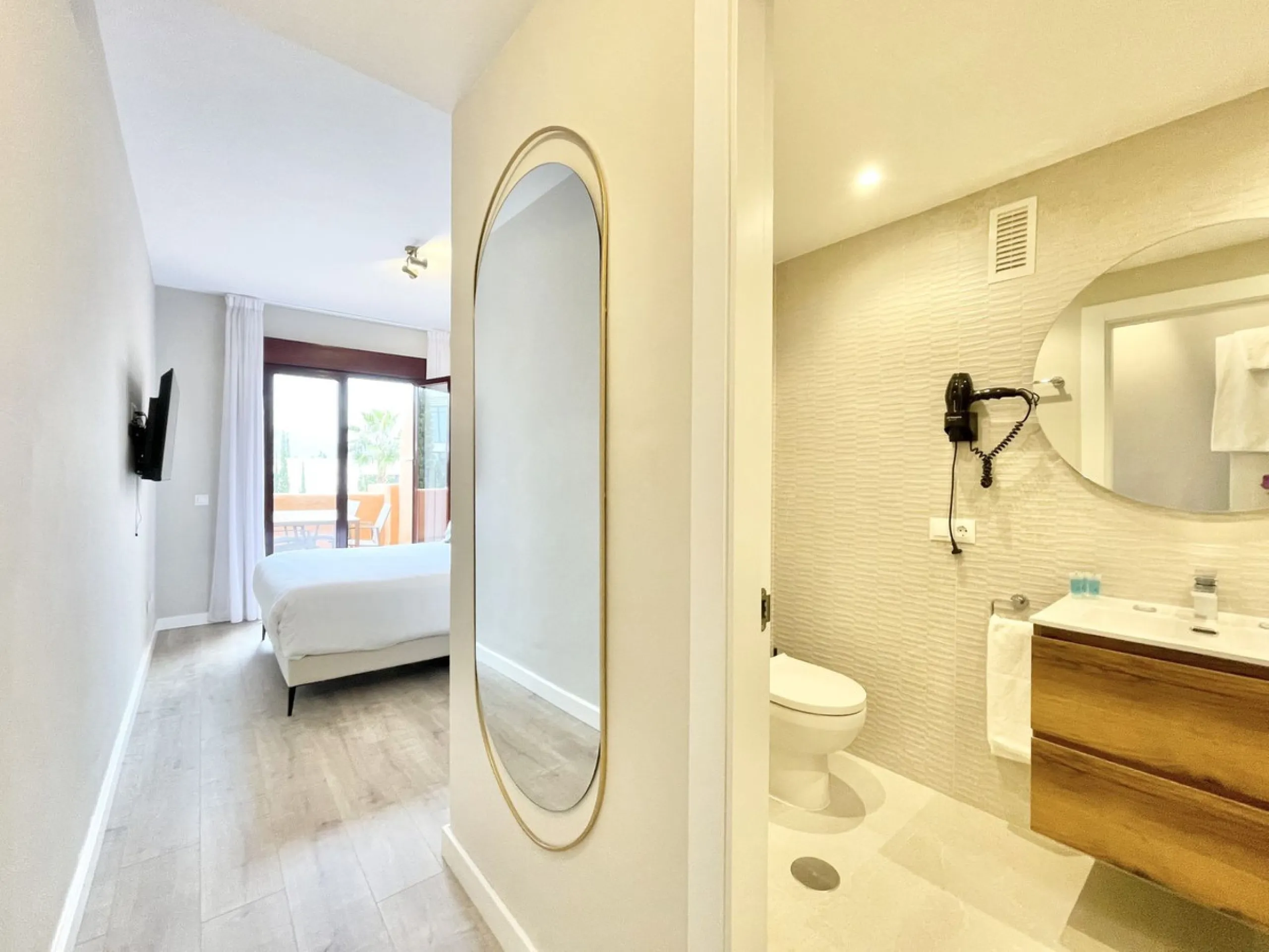 A stunning 2-bedroom, 2-bathroom, first floor apartment in a wonderful resort, offering Sea, Golf, and Mountain Views.