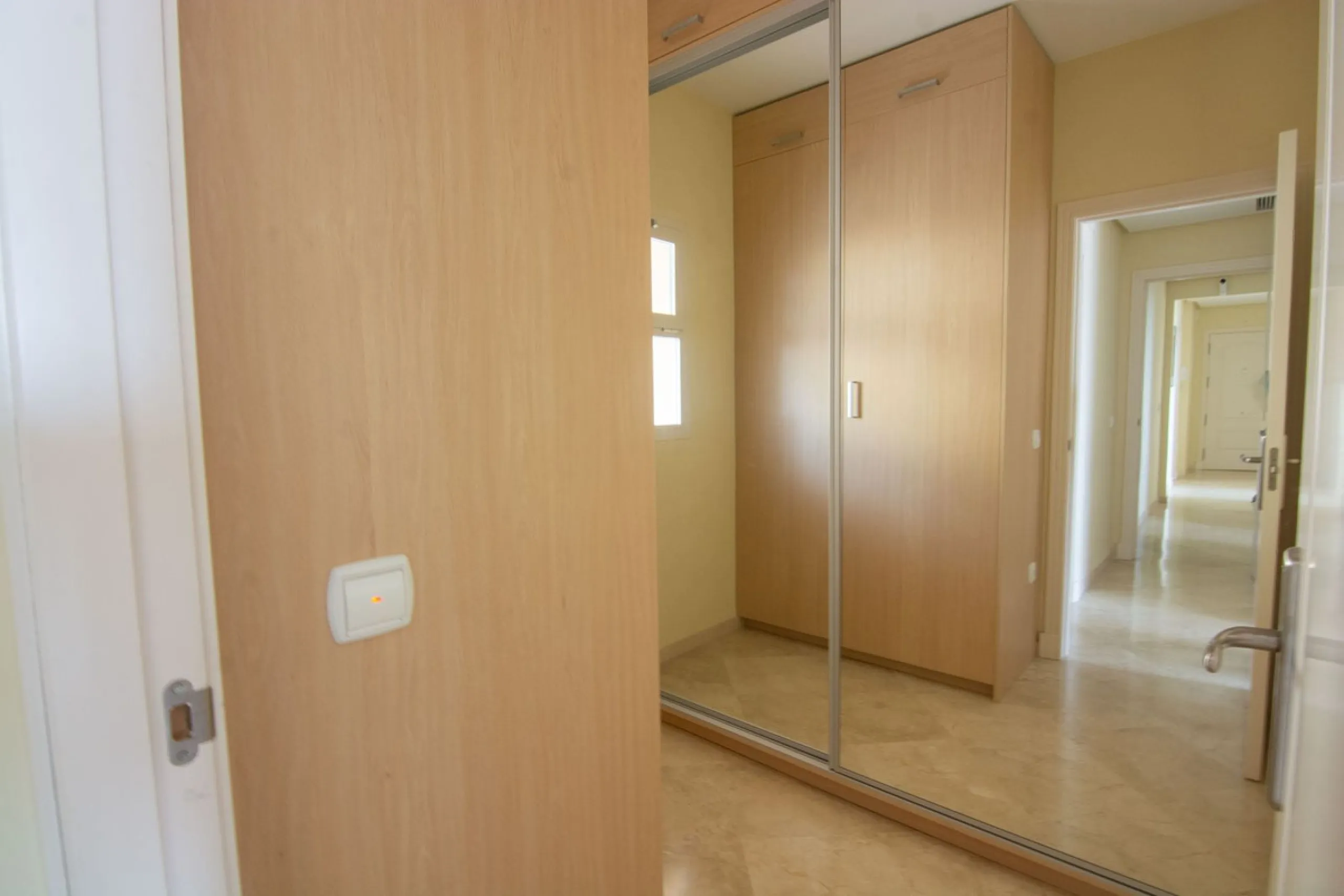 This apartment was built in 2007, is situated within 'El Vicario` which is part of the prestigious La Mairena area.