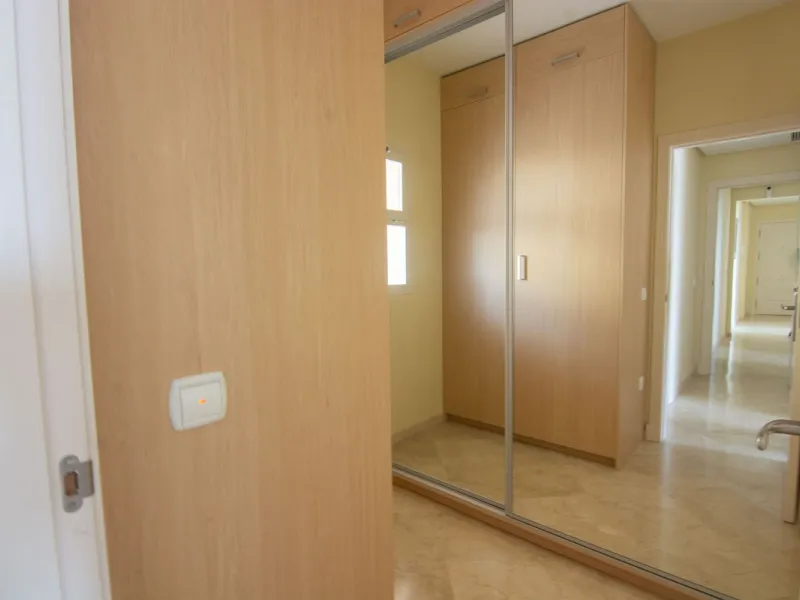 This apartment was built in 2007, is situated within 'El Vicario` which is part of the prestigious La Mairena area.
