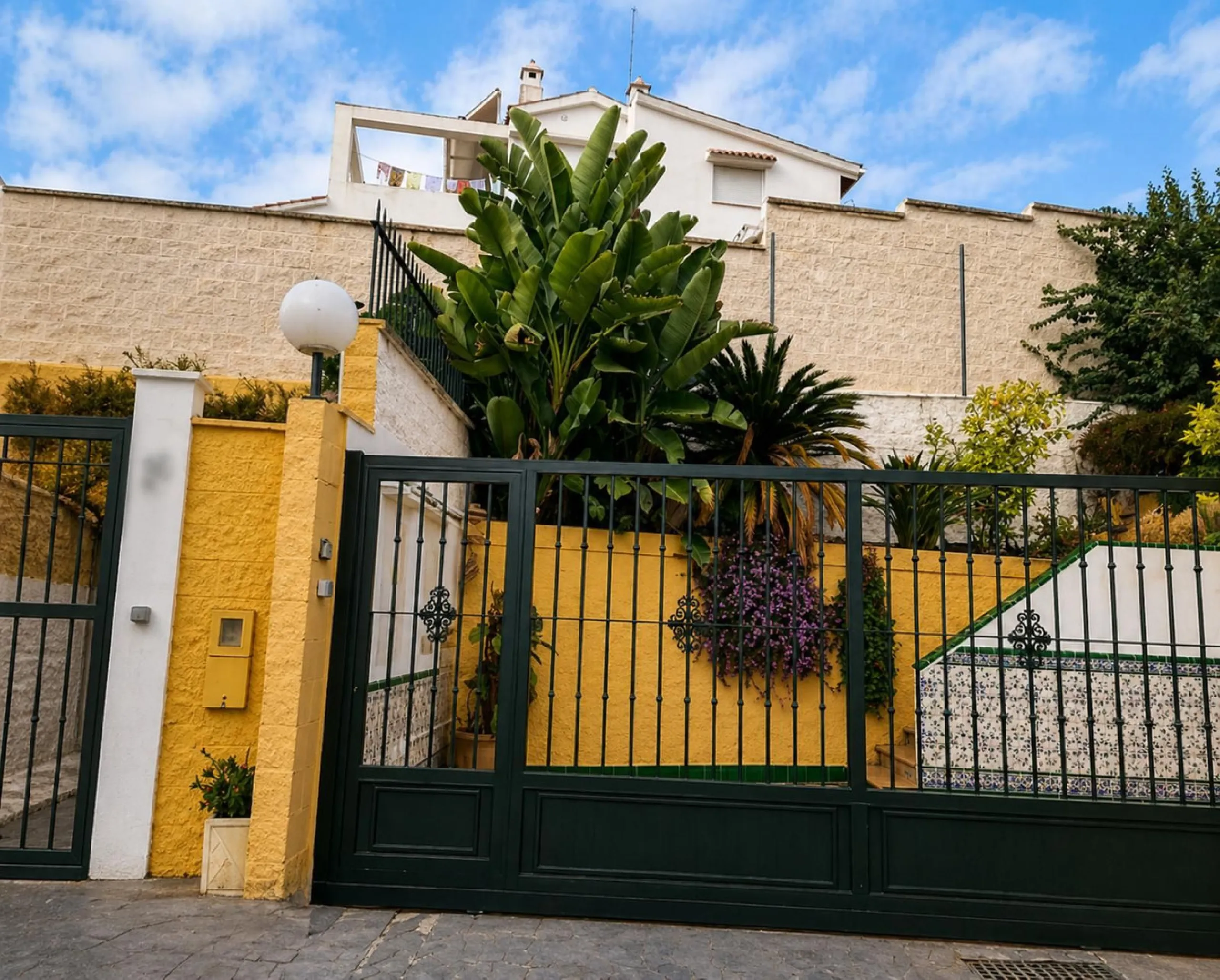 Stunning Corner Townhouse in Private Urbanization