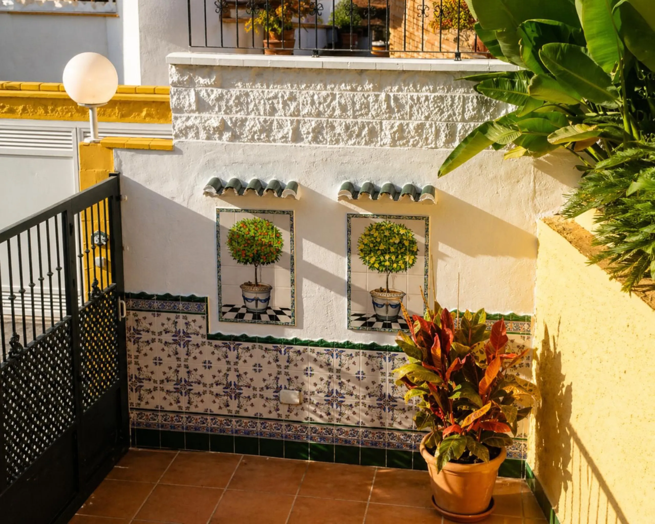 Stunning Corner Townhouse in Private Urbanization
