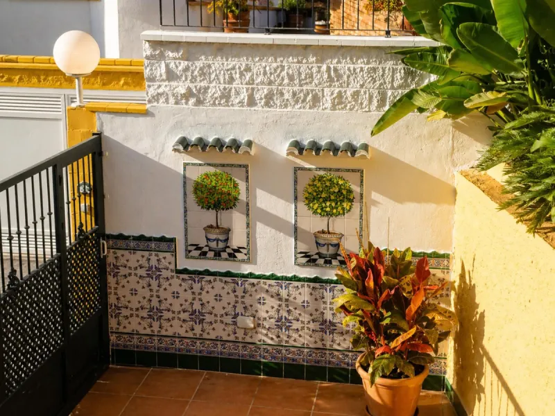 Stunning Corner Townhouse in Private Urbanization