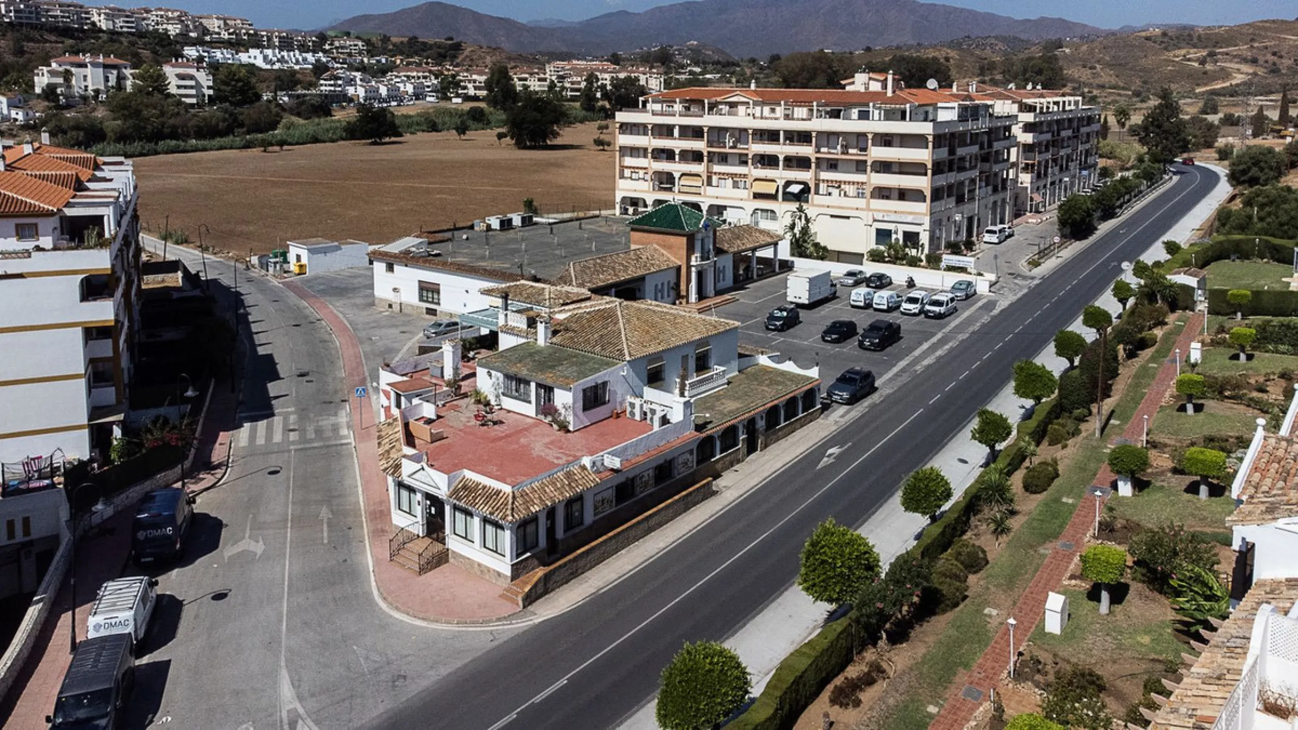 Corner property in Camino de Coín