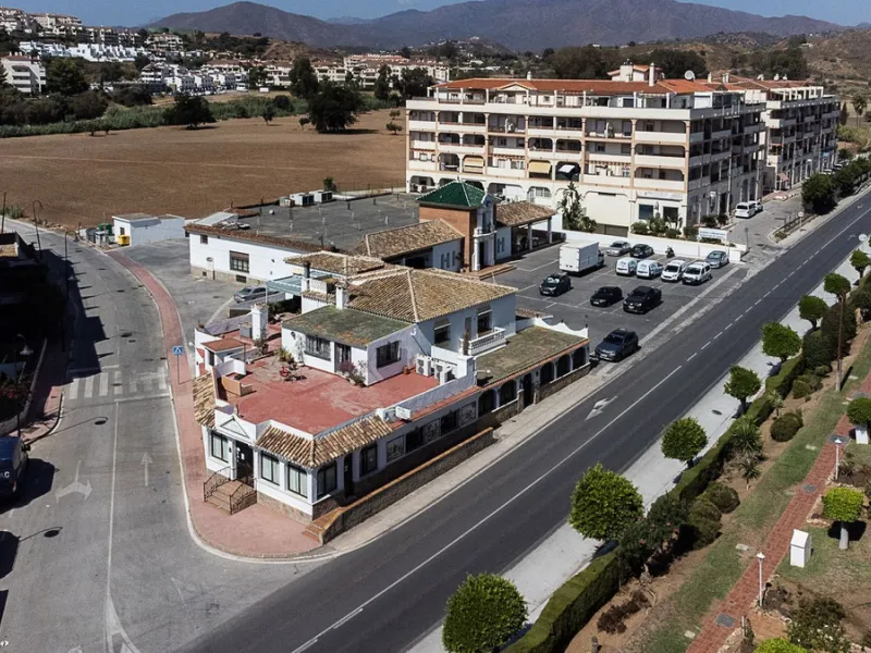 Corner property in Camino de Coín