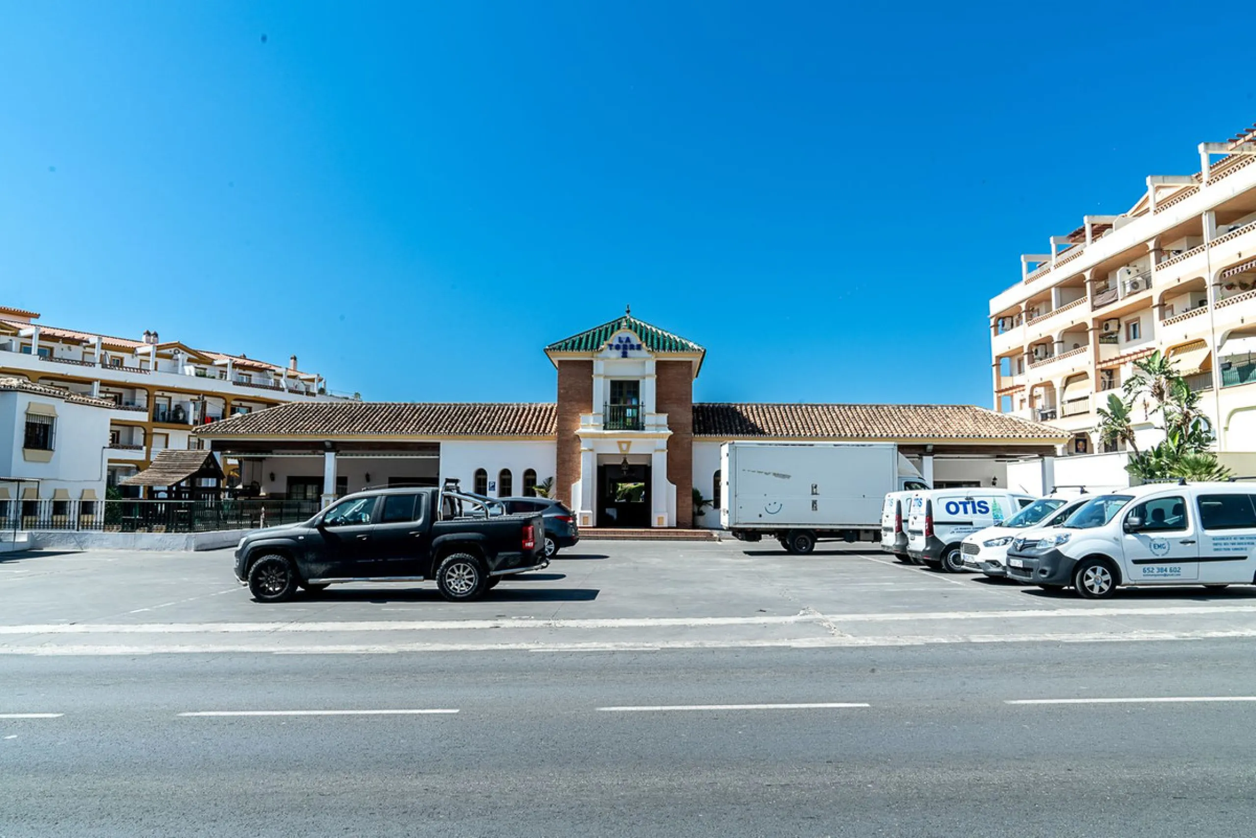 Corner property in Camino de Coín