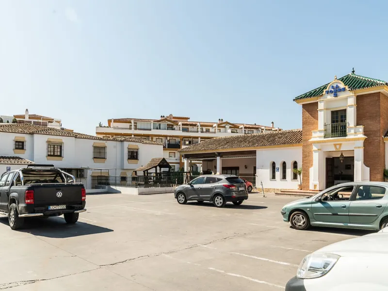 Corner property in Camino de Coín