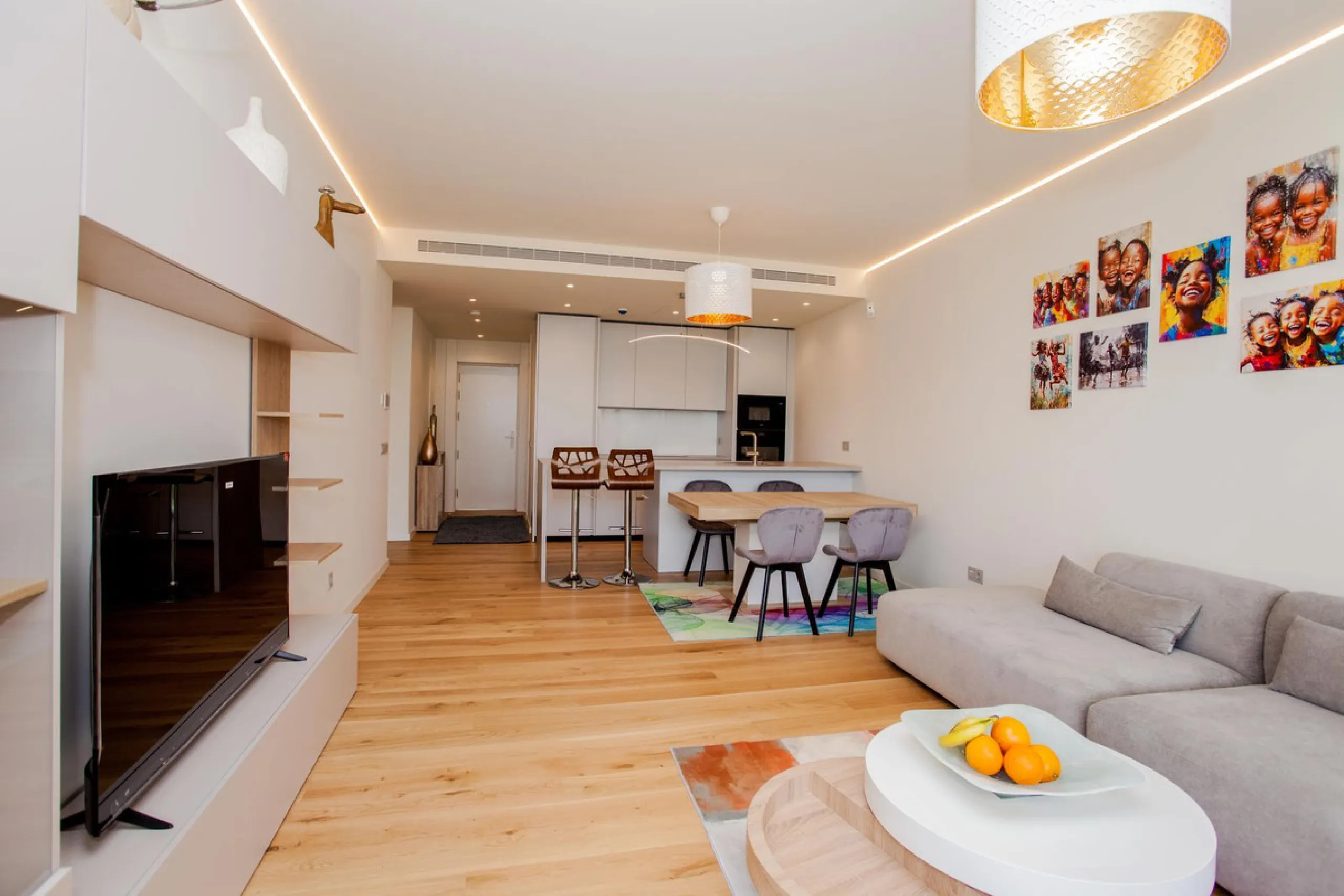 This stunning 2-bedroom ground floor apartment offers an exceptional living experience with 89 m² of constructed interior space, a 32 m² terrace, and a 73 m² private garden. Built with meticulous attention to detail, the apartment blends modern design wit