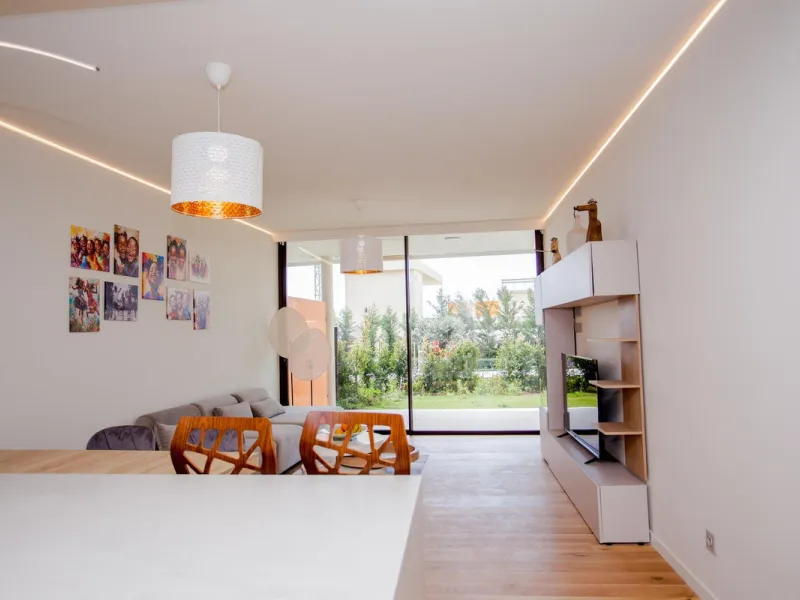 This stunning 2-bedroom ground floor apartment offers an exceptional living experience with 89 m² of constructed interior space, a 32 m² terrace, and a 73 m² private garden. Built with meticulous attention to detail, the apartment blends modern design wit