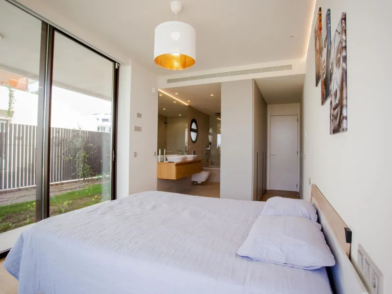 This stunning 2-bedroom ground floor apartment offers an exceptional living experience with 89 m² of constructed interior space, a 32 m² terrace, and a 73 m² private garden. Built with meticulous attention to detail, the apartment blends modern design wit