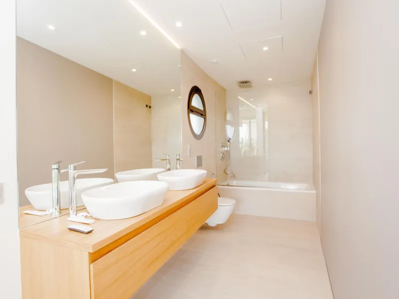 This stunning 2-bedroom ground floor apartment offers an exceptional living experience with 89 m² of constructed interior space, a 32 m² terrace, and a 73 m² private garden. Built with meticulous attention to detail, the apartment blends modern design wit