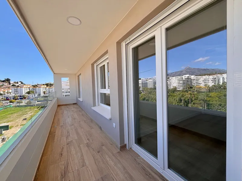 Experience contemporary living in this elegant new-build 3-bedroom, 2-bathroom apartment located in the prestigious area of Nueva Andalucía, Marbella. Known as the renowned Golf Valley, Nueva Andalucía offers the perfect mix of tranquility, exclusivity, a
