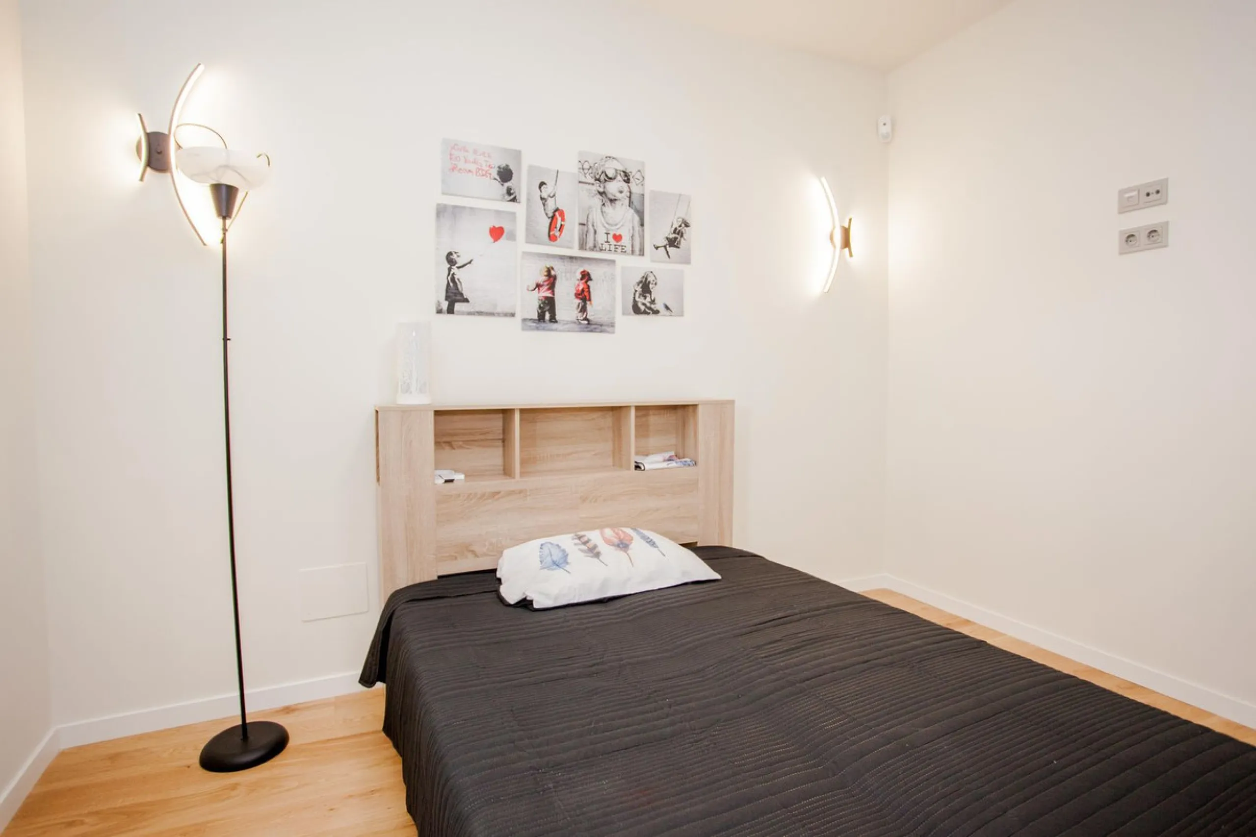 This stunning 2-bedroom ground floor apartment offers an exceptional living experience with 89 m² of constructed interior space, a 32 m² terrace, and a 73 m² private garden. Built with meticulous attention to detail, the apartment blends modern design wit
