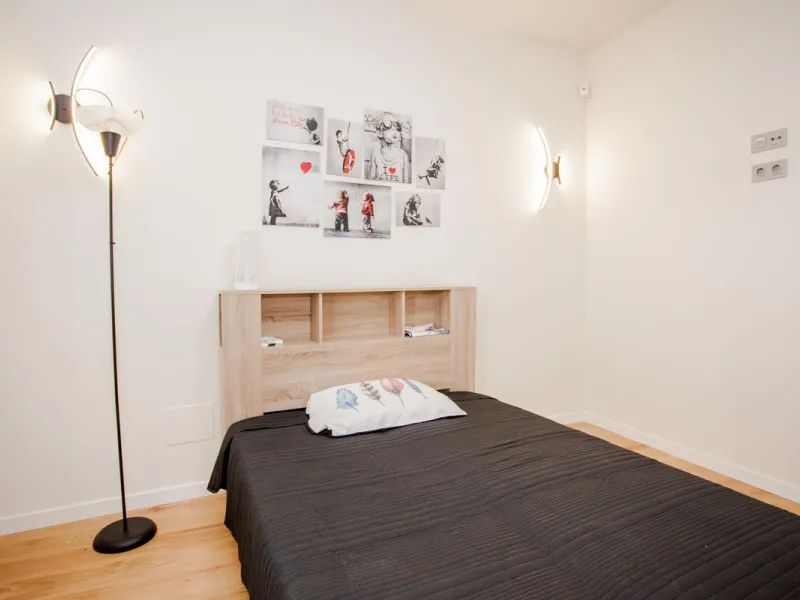 This stunning 2-bedroom ground floor apartment offers an exceptional living experience with 89 m² of constructed interior space, a 32 m² terrace, and a 73 m² private garden. Built with meticulous attention to detail, the apartment blends modern design wit