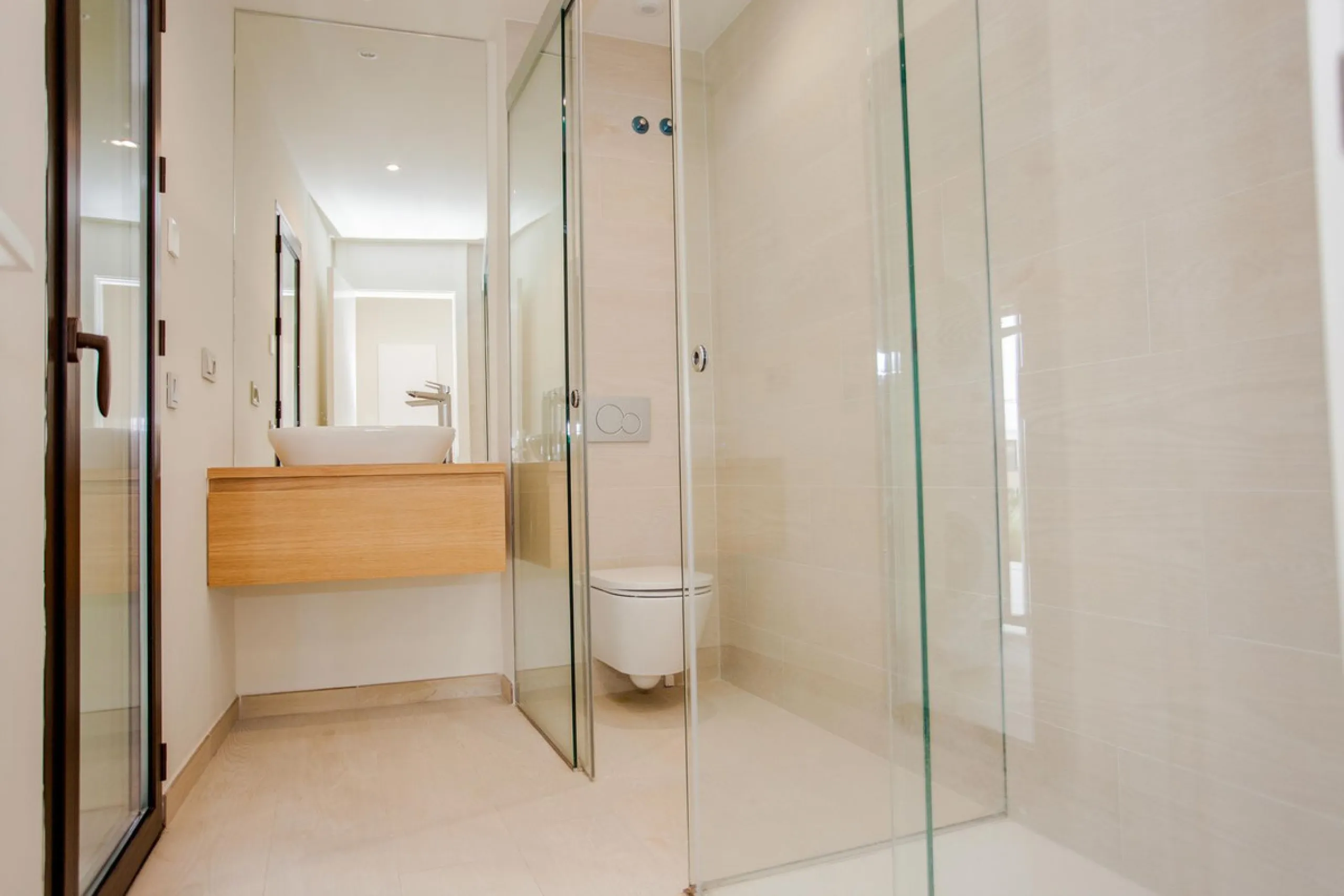 This stunning 2-bedroom ground floor apartment offers an exceptional living experience with 89 m² of constructed interior space, a 32 m² terrace, and a 73 m² private garden. Built with meticulous attention to detail, the apartment blends modern design wit