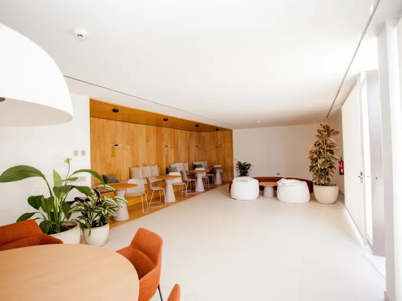 This stunning 2-bedroom ground floor apartment offers an exceptional living experience with 89 m² of constructed interior space, a 32 m² terrace, and a 73 m² private garden. Built with meticulous attention to detail, the apartment blends modern design wit